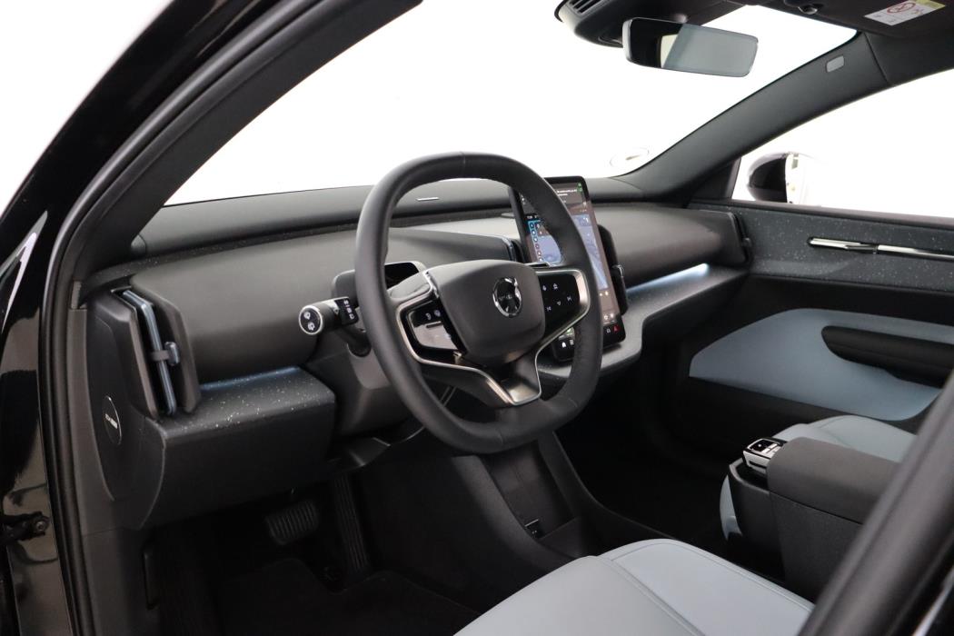VOLVO EX30 2024
