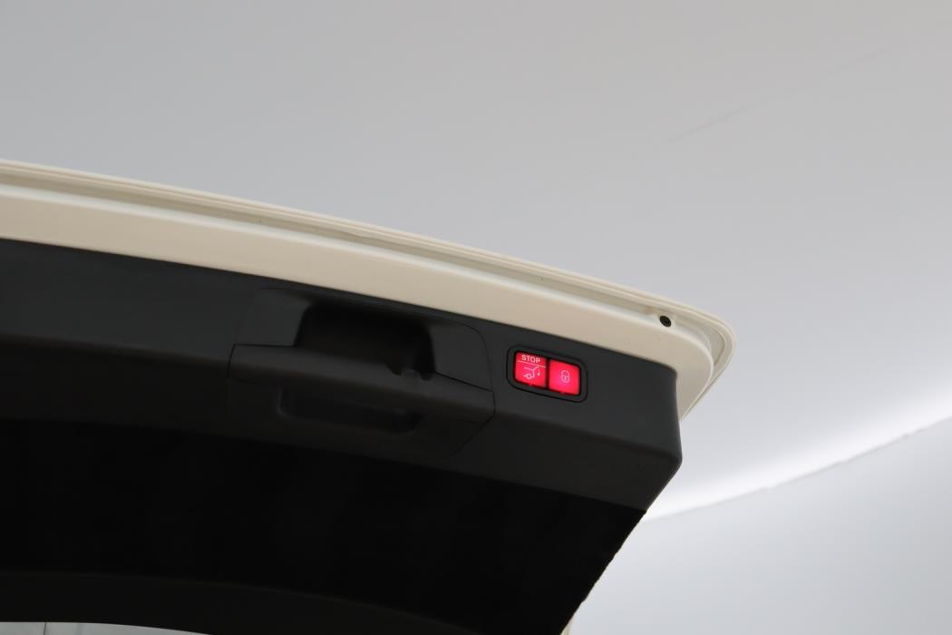 MERCEDES-BENZ E 2021