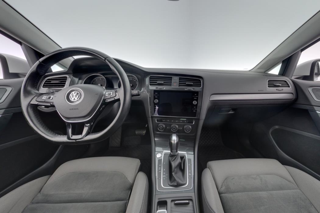 VOLKSWAGEN Golf 2018