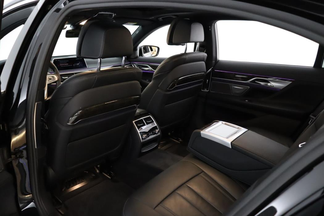 BMW 740 2019