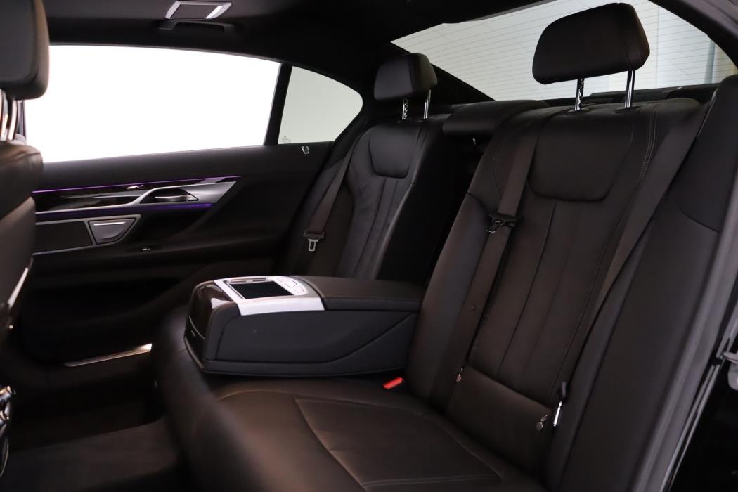 BMW 740 2019