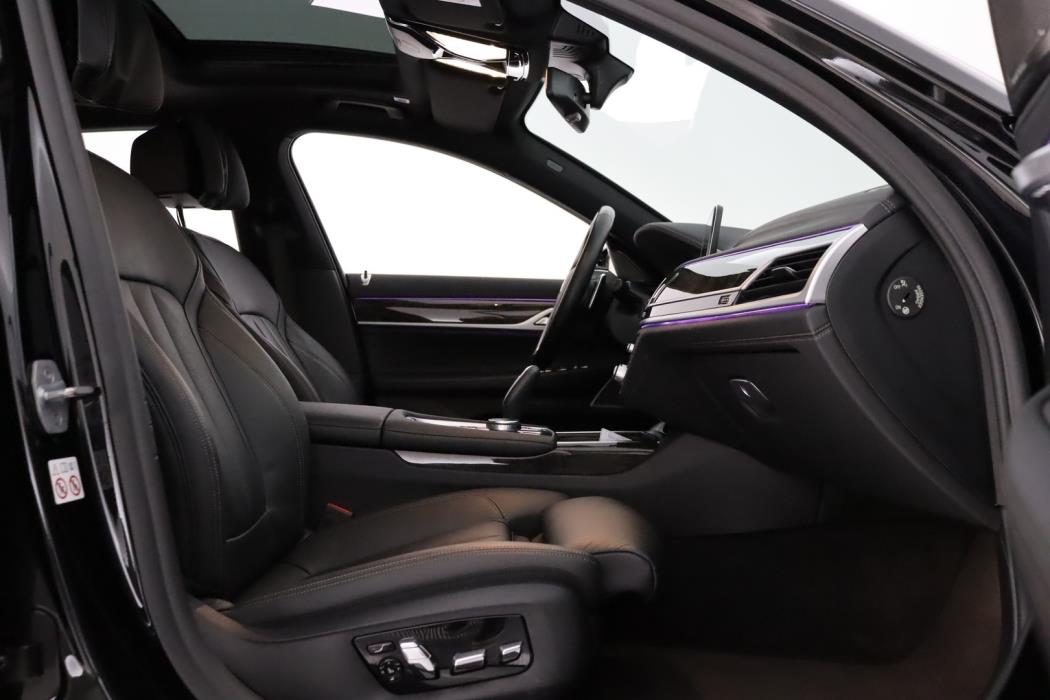 BMW 740 2019