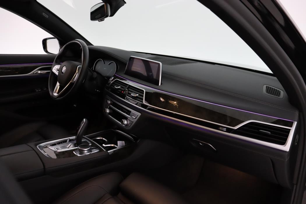 BMW 740 2019