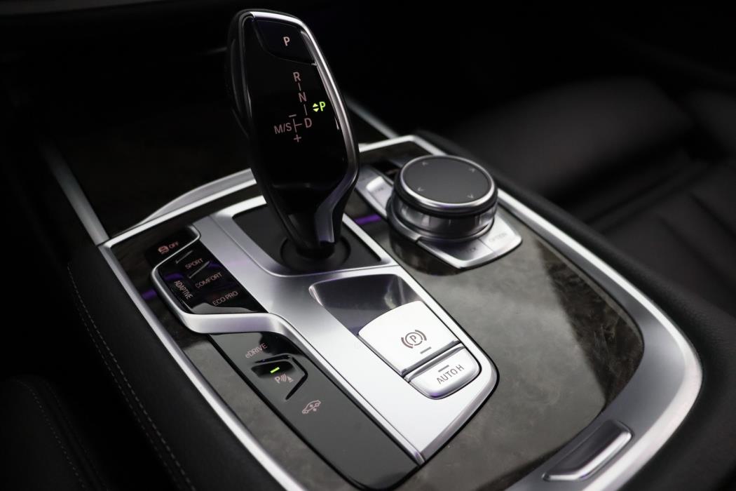 BMW 740 2019