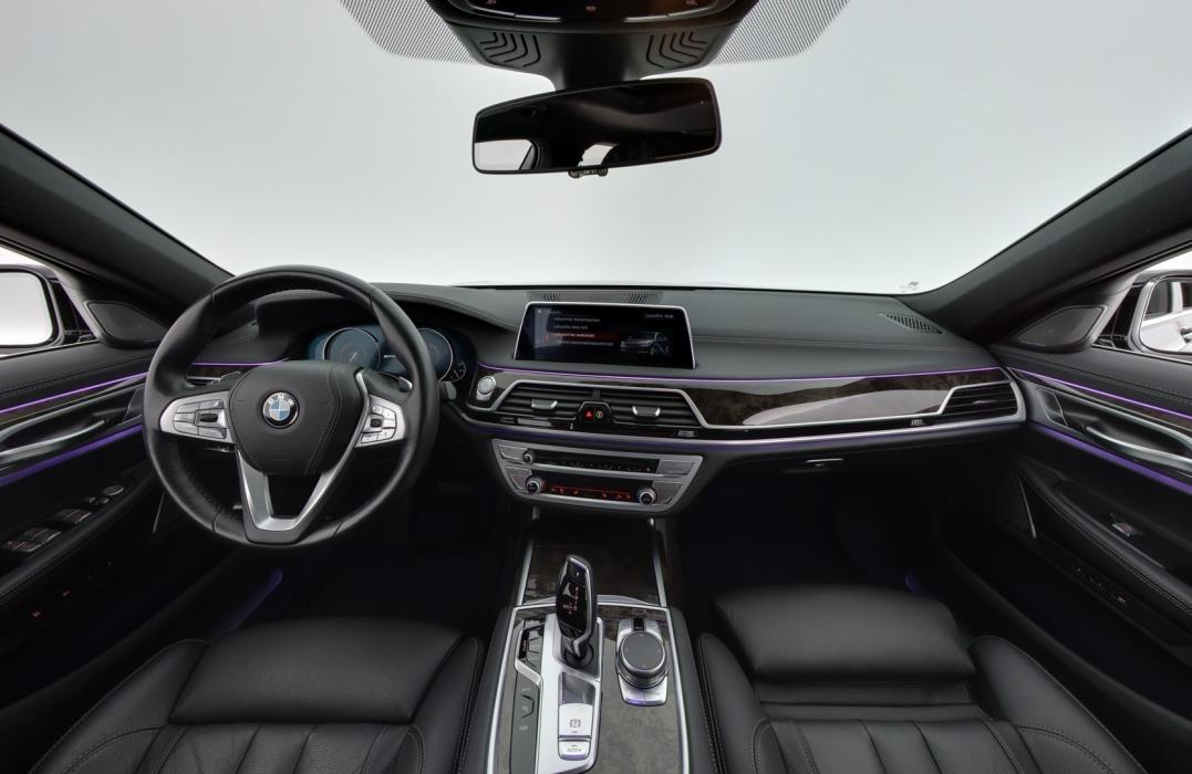 BMW 740 2019