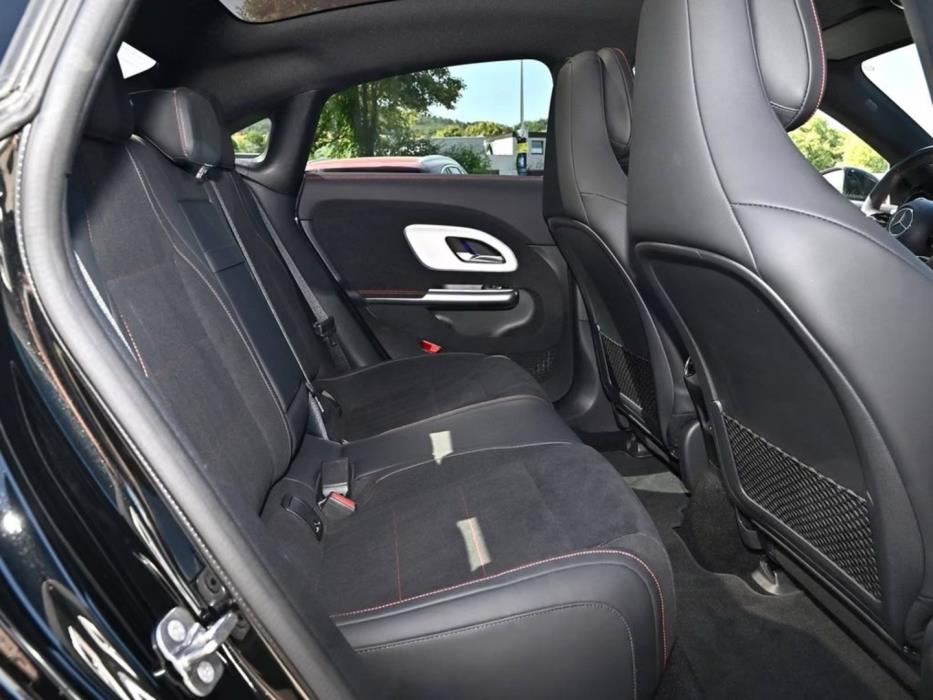 MERCEDES-BENZ CLA 2025