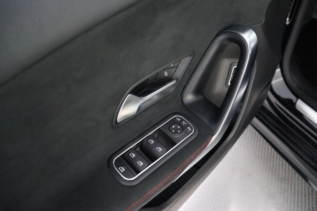 MERCEDES-BENZ A 2020