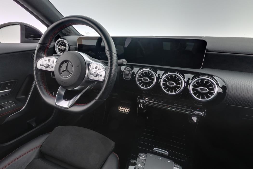 MERCEDES-BENZ A 2020