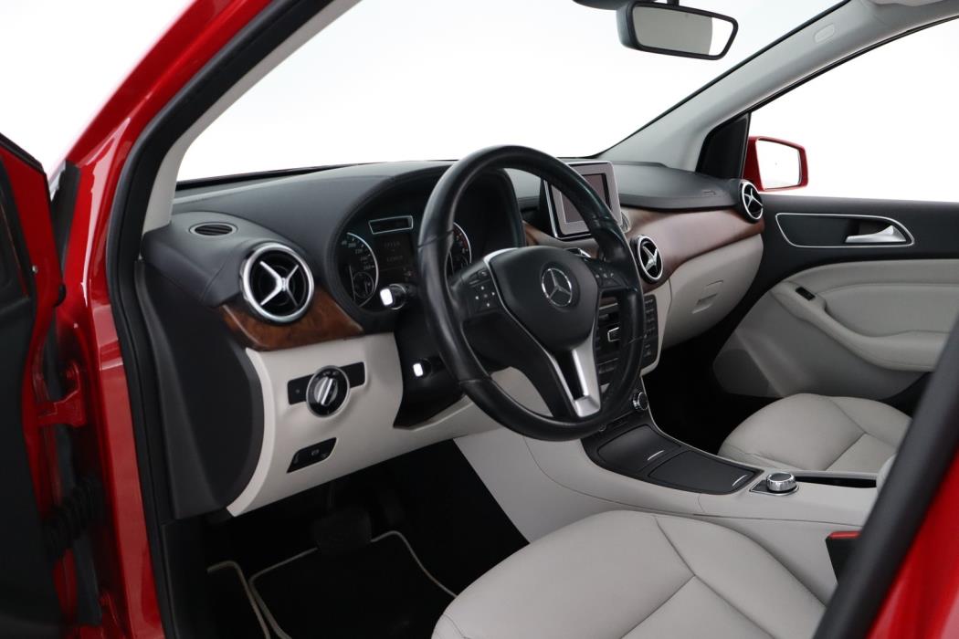 MERCEDES-BENZ B 2012