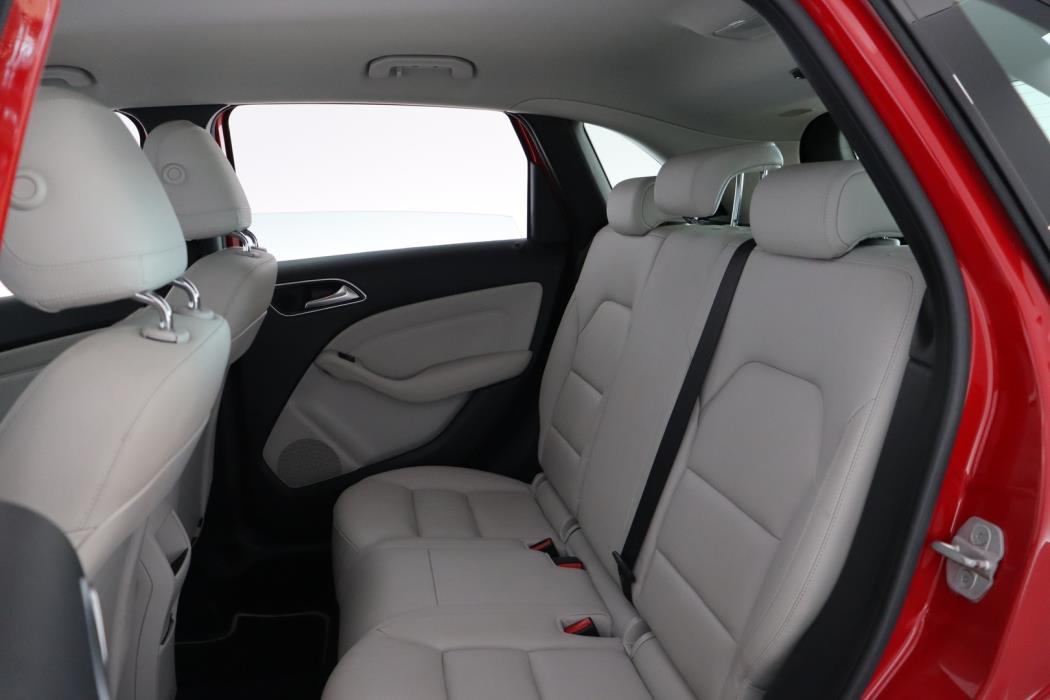 MERCEDES-BENZ B 2012