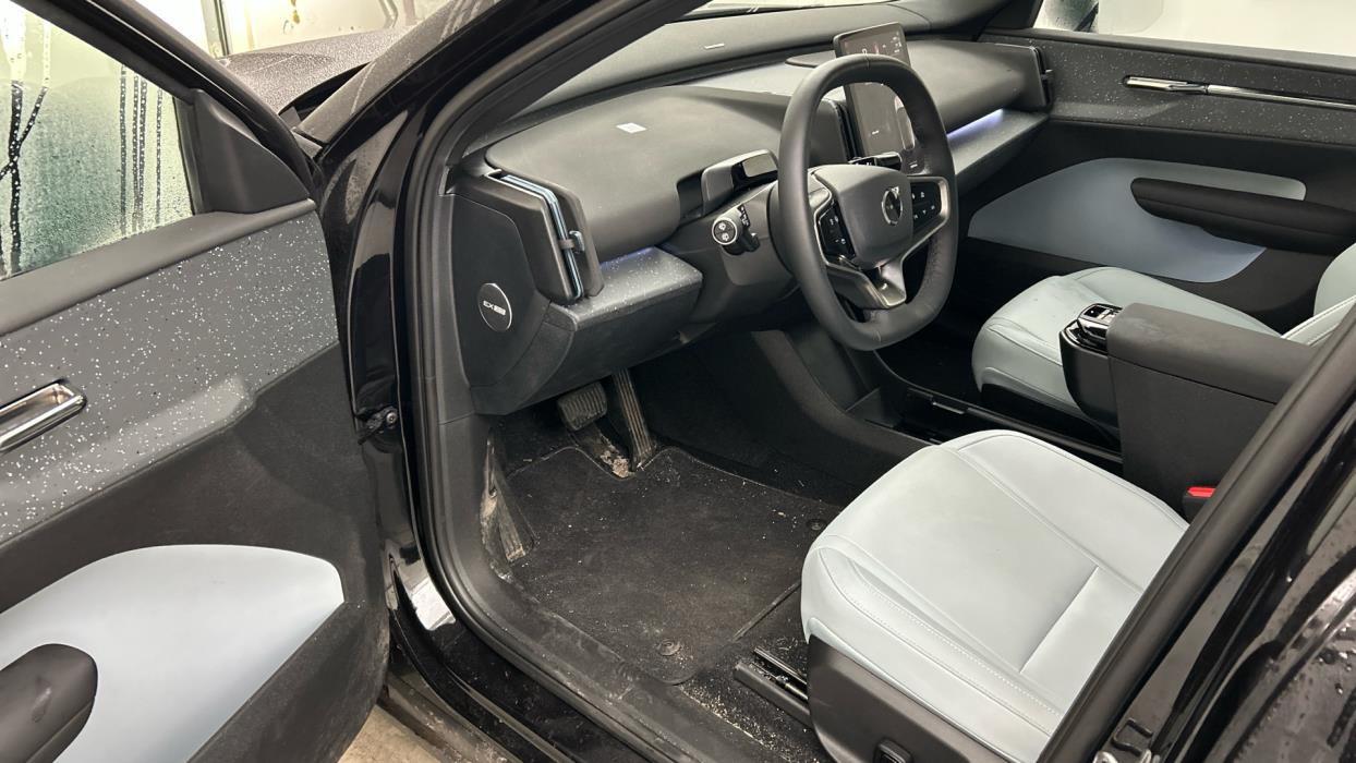 VOLVO EX30 2024