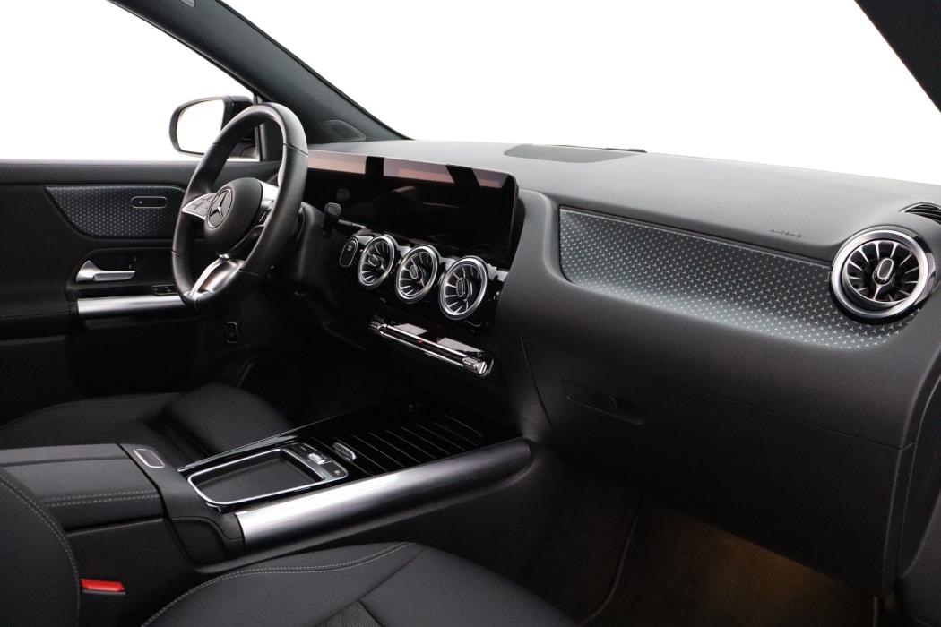 MERCEDES-BENZ EQA 2024