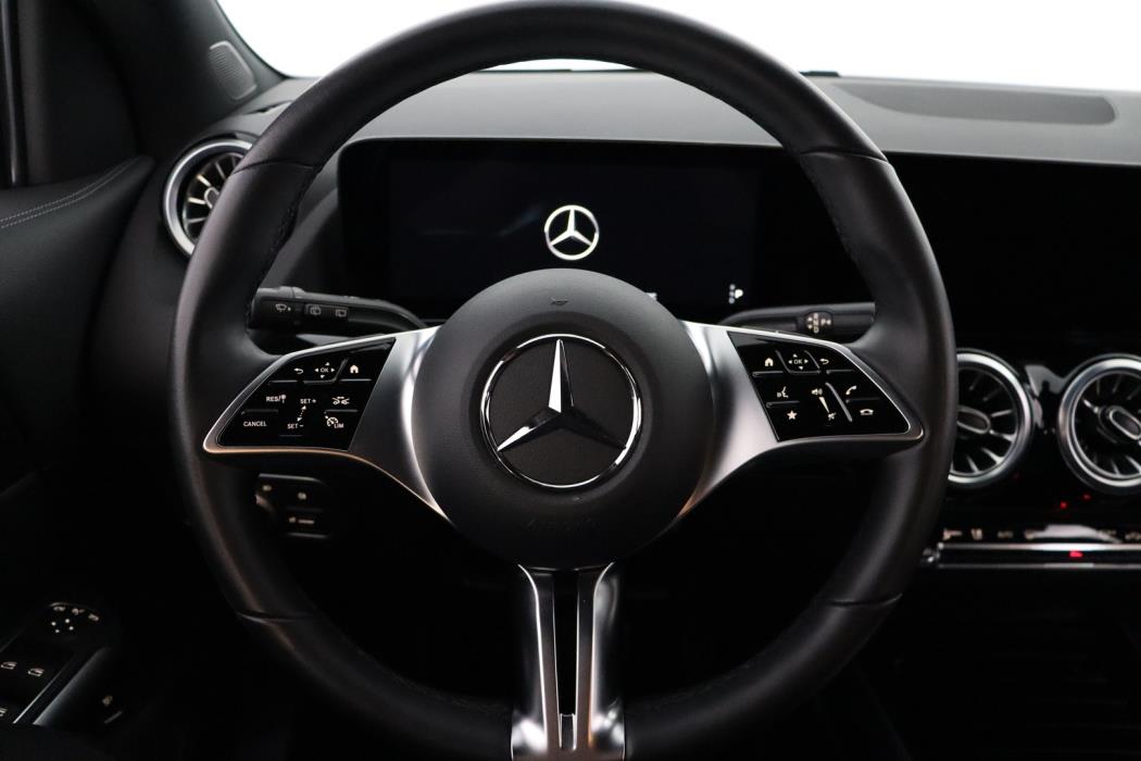 MERCEDES-BENZ EQA 2024
