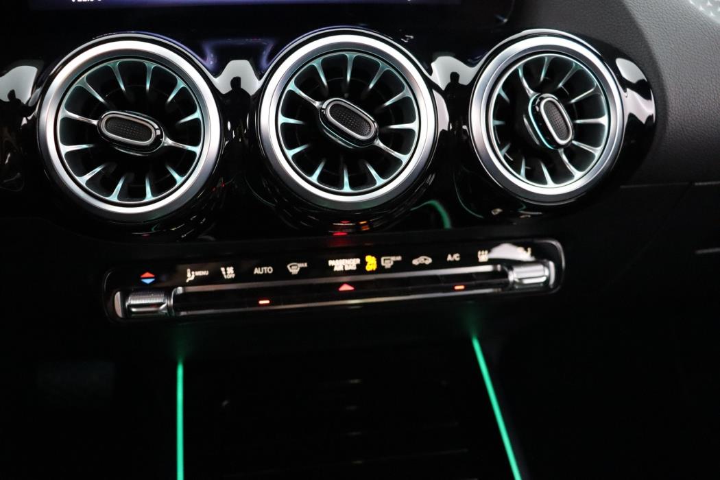 MERCEDES-BENZ EQA 2024