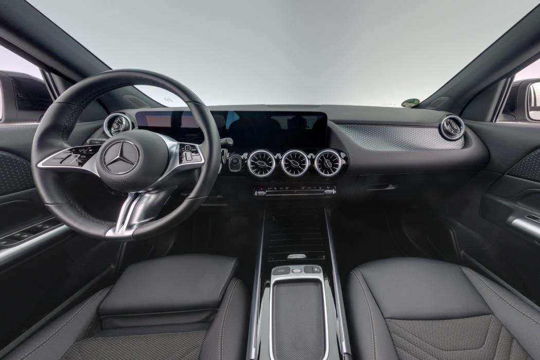 MERCEDES-BENZ EQA 2024