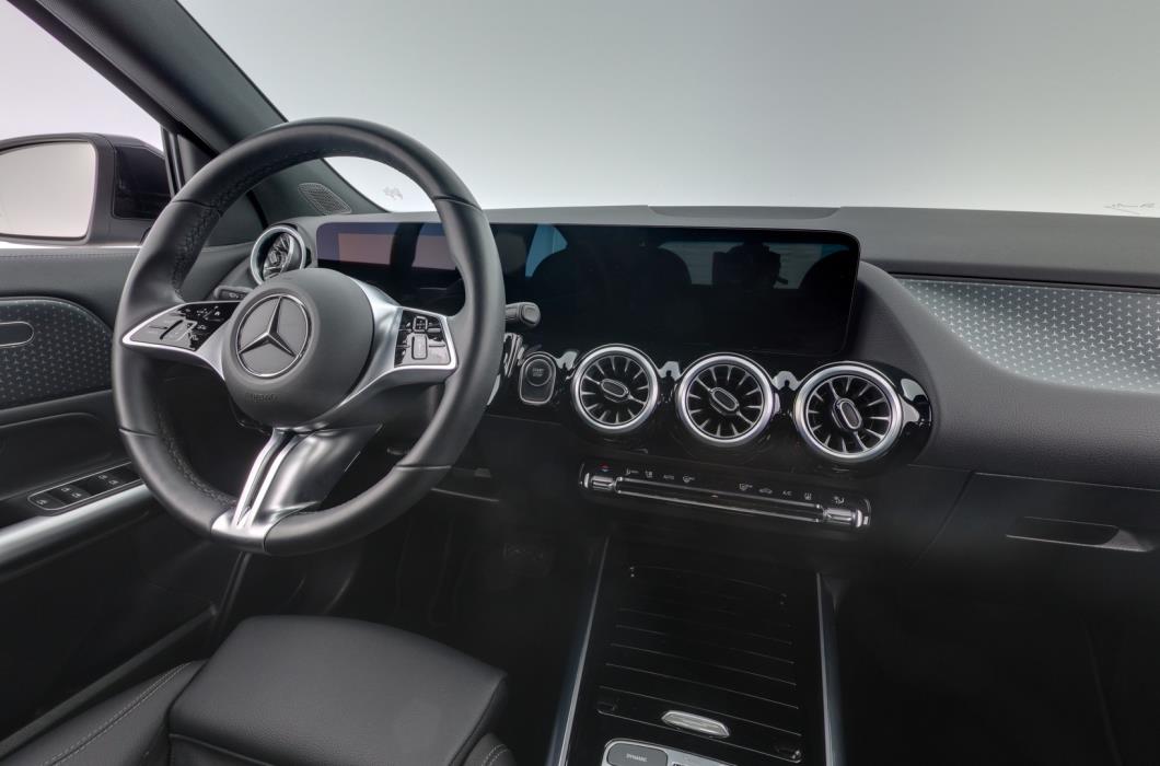 MERCEDES-BENZ EQA 2024