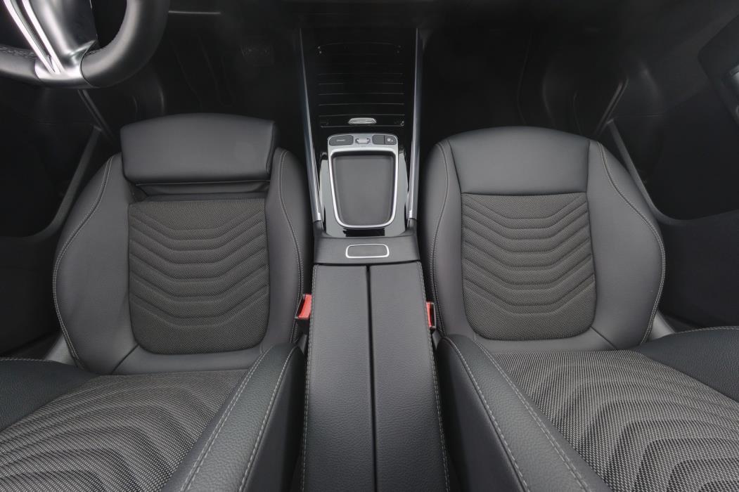 MERCEDES-BENZ EQA 2024
