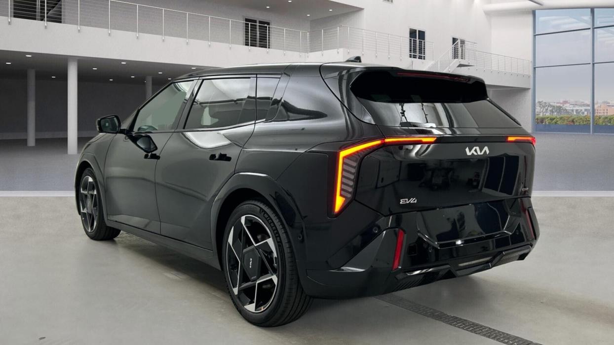 KIA EV4 2026