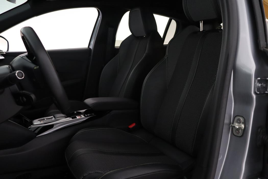 PEUGEOT e-208 2025