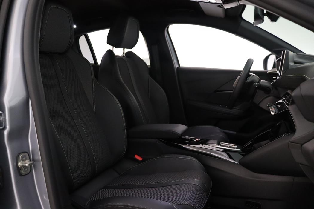 PEUGEOT e-208 2025