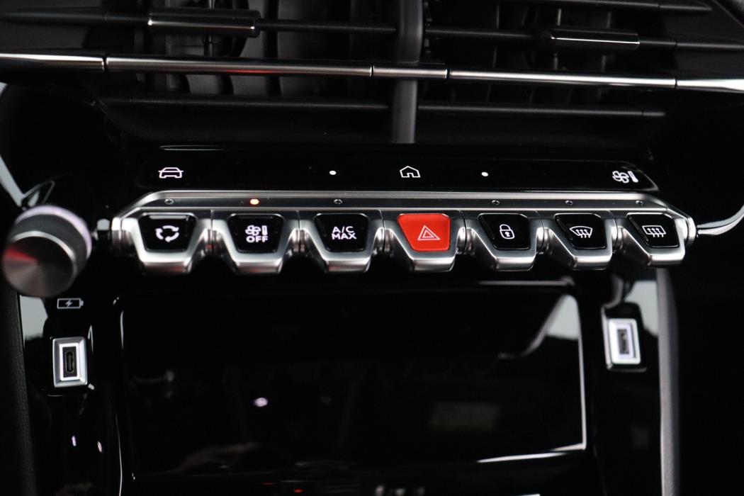 PEUGEOT e-208 2025