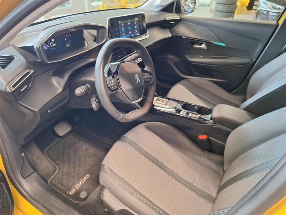 PEUGEOT e-208 2023