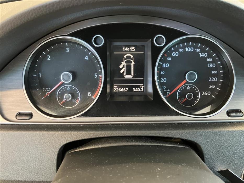 VOLKSWAGEN Passat 2011