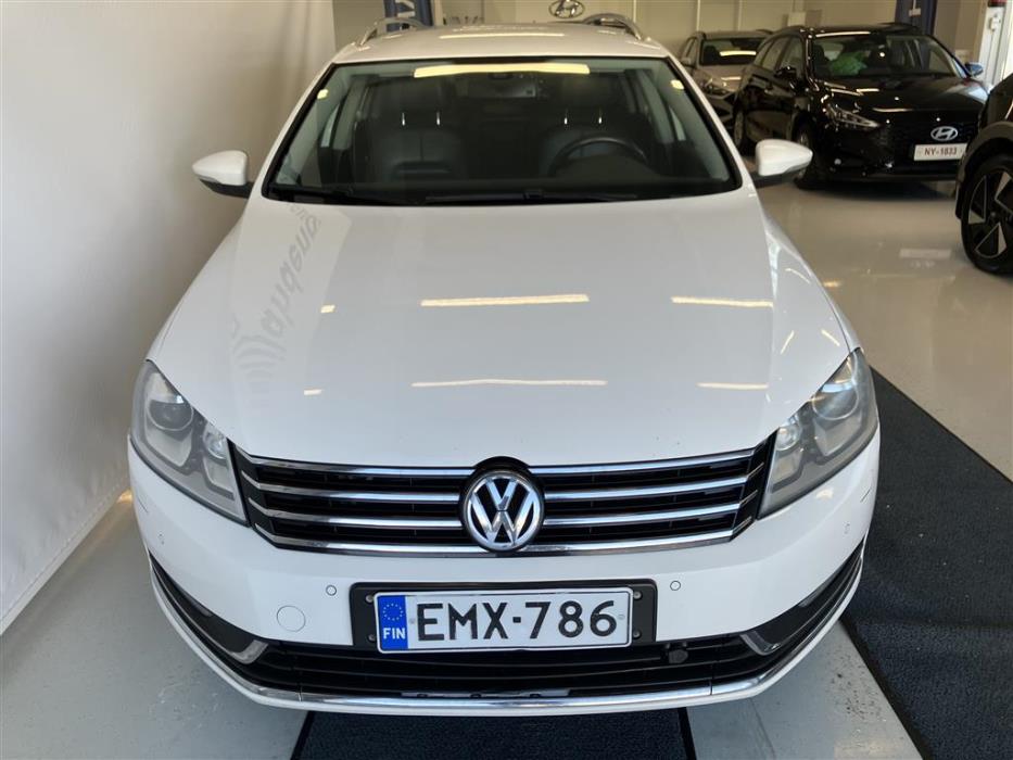 VOLKSWAGEN Passat 2011