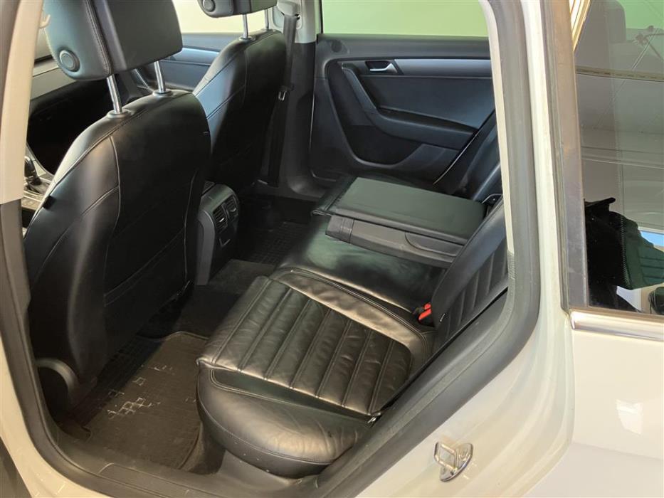 VOLKSWAGEN Passat 2011