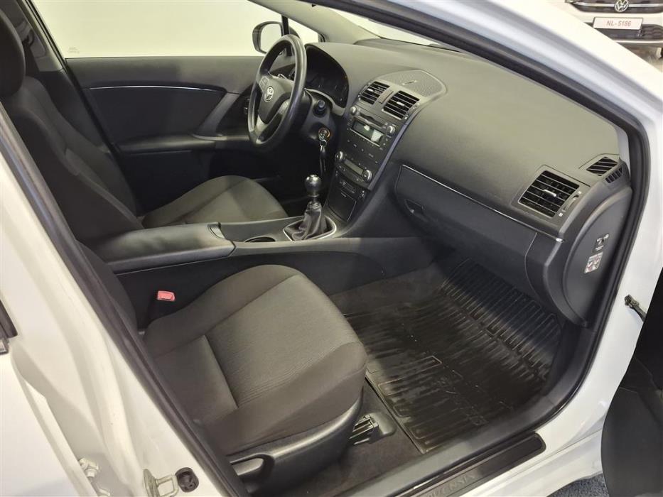 TOYOTA Avensis 2011