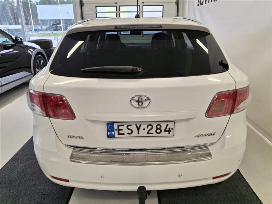 TOYOTA Avensis 2011