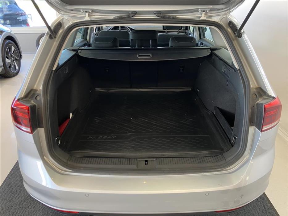 VOLKSWAGEN Passat 2023