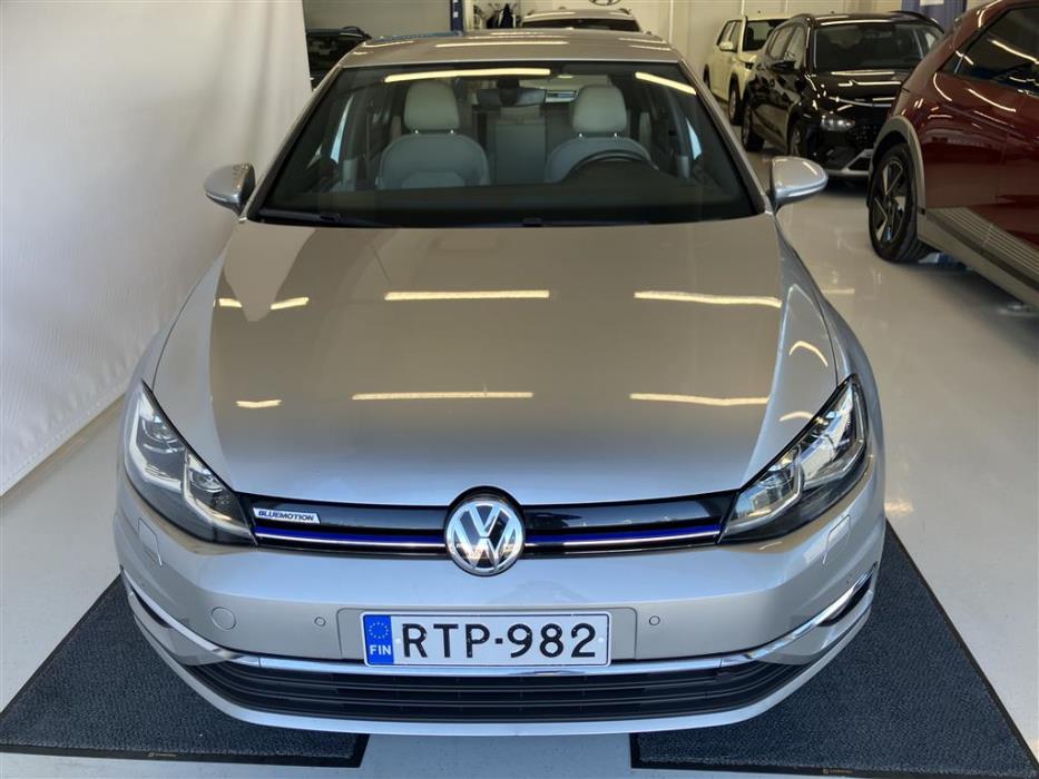 VOLKSWAGEN Golf 2018