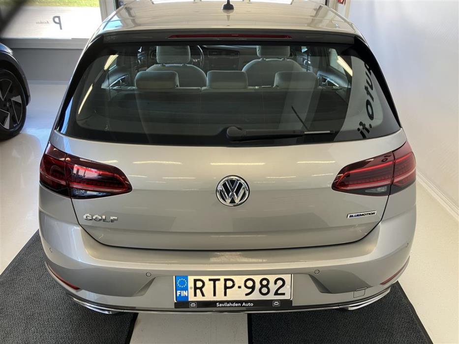 VOLKSWAGEN Golf 2018