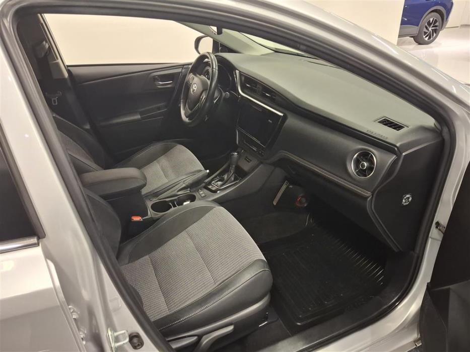 TOYOTA Auris 2017