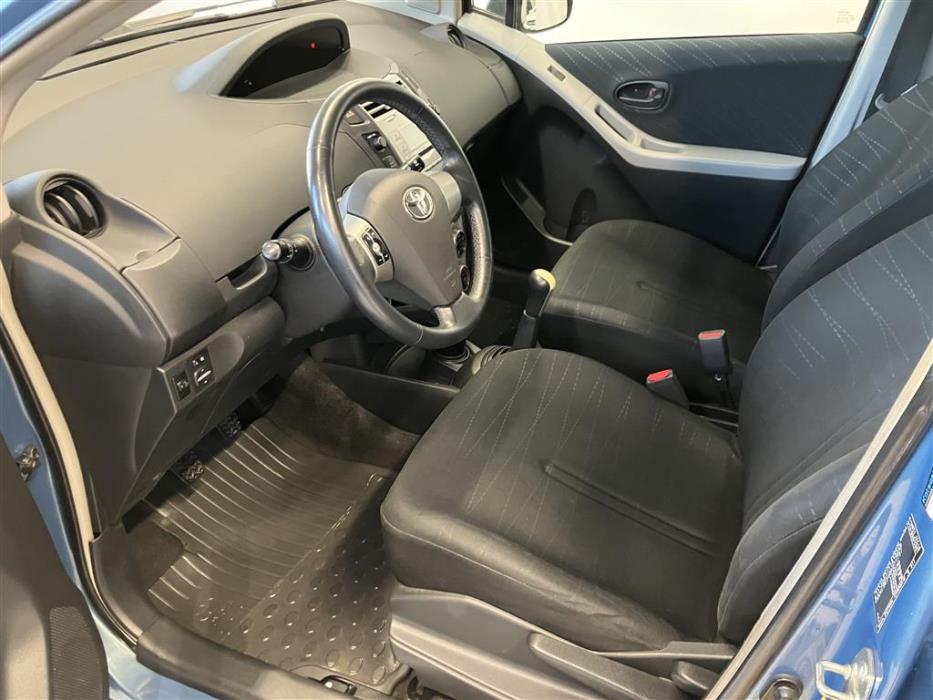 TOYOTA Yaris 2006