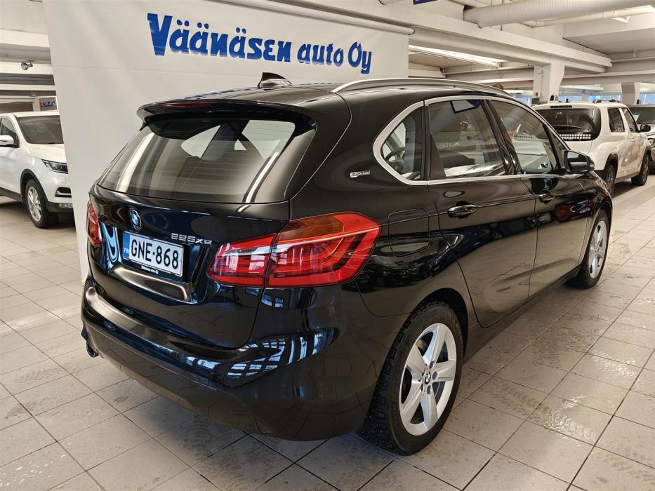 BMW 225 2018