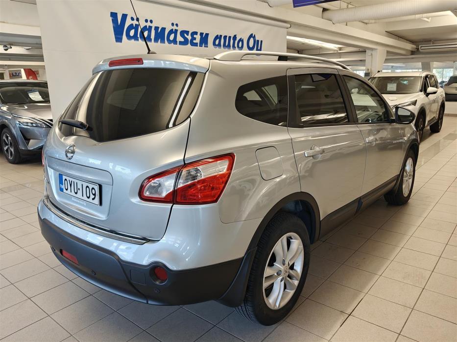 Nissan Qashqai+2 2011
