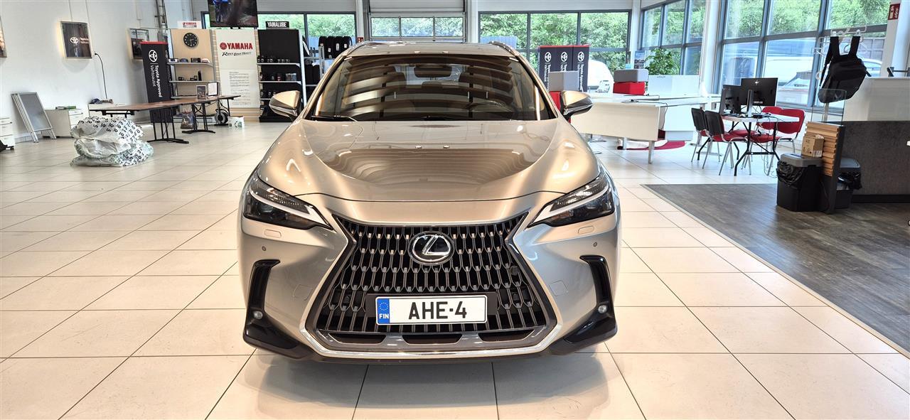 Lexus NX 2023