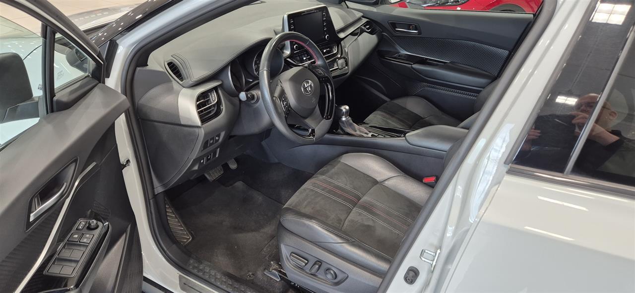 TOYOTA C-HR 2021