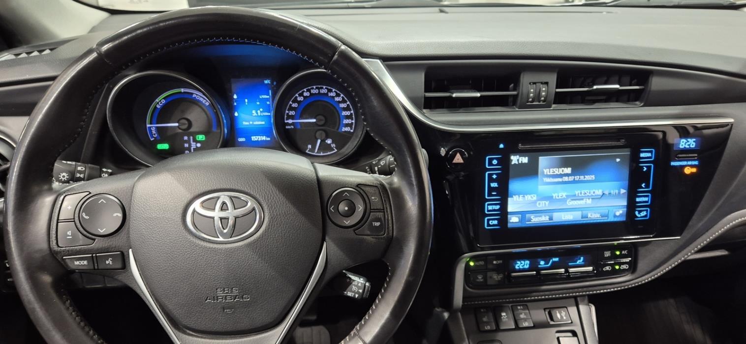 TOYOTA AURIS 2015