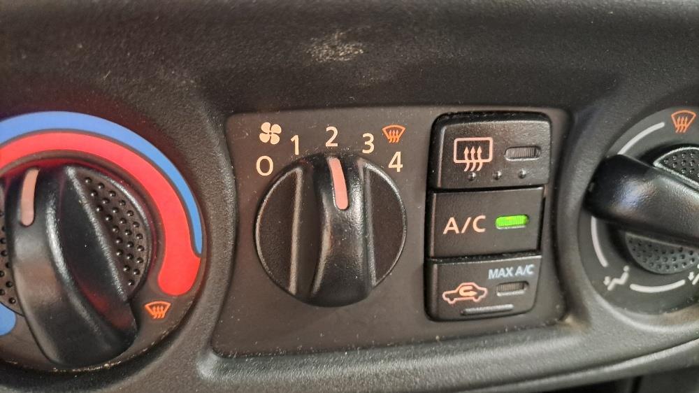 Nissan Almera 2006