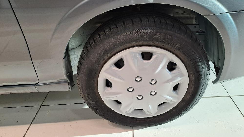 Nissan Almera 2006