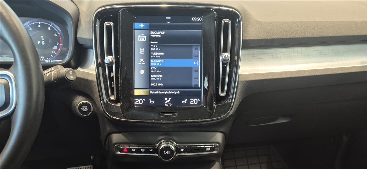 VOLVO XC40 2021