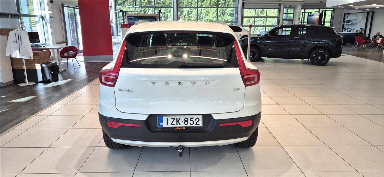VOLVO XC40 2021