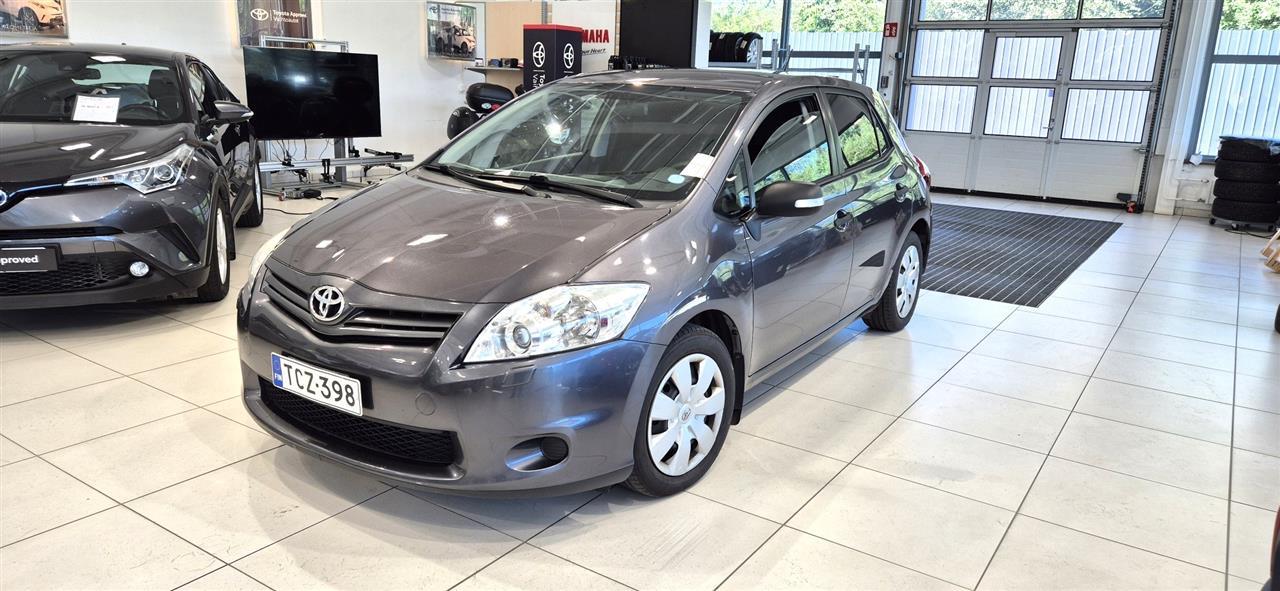 TOYOTA AURIS 2010