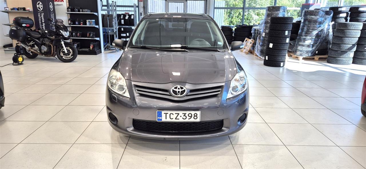 TOYOTA AURIS 2010