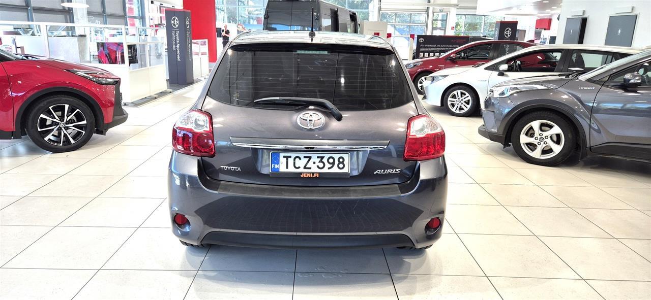 TOYOTA AURIS 2010