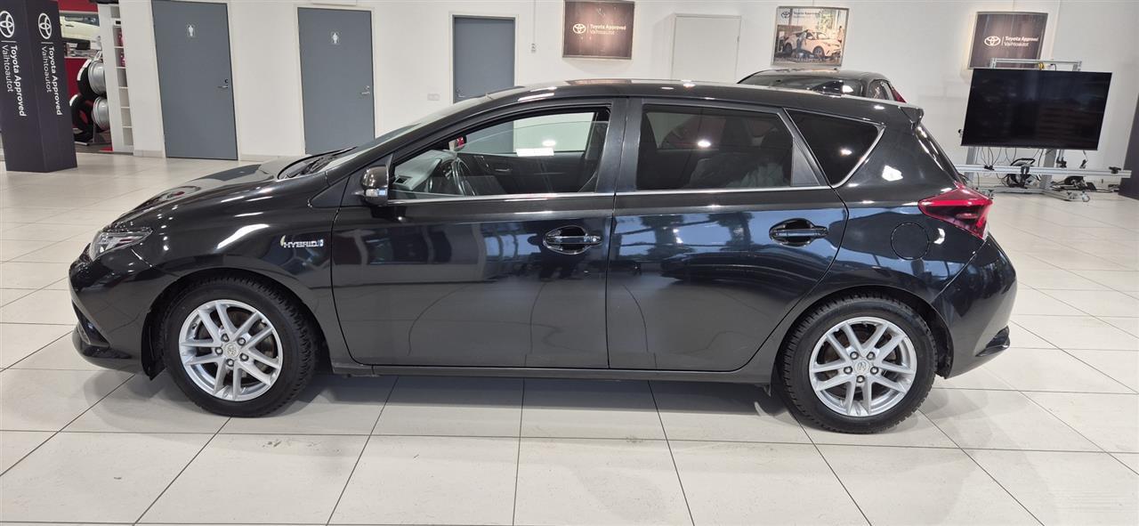 TOYOTA Auris 2017