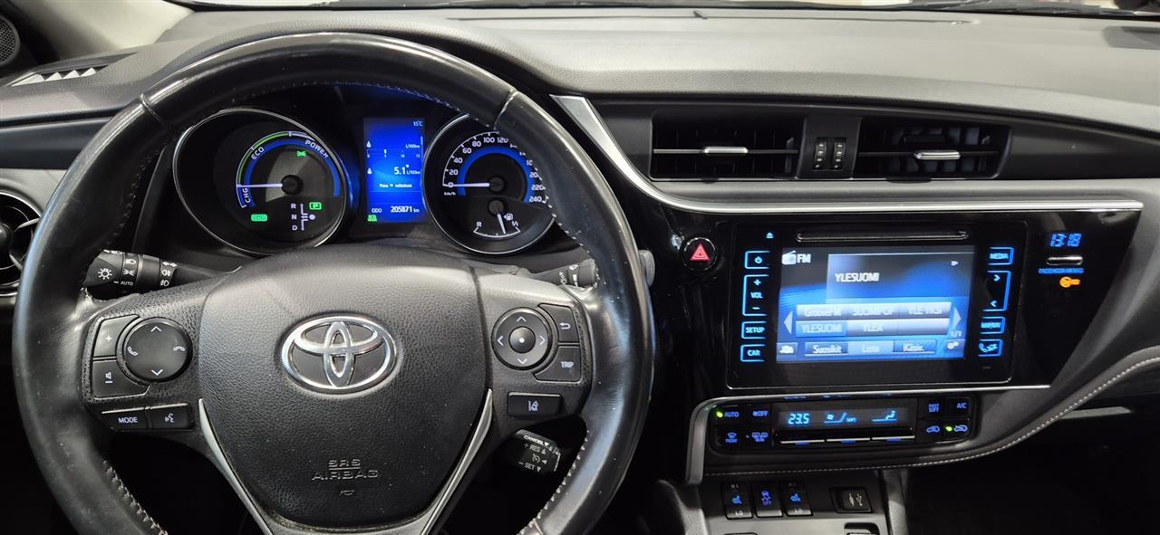 TOYOTA Auris 2017